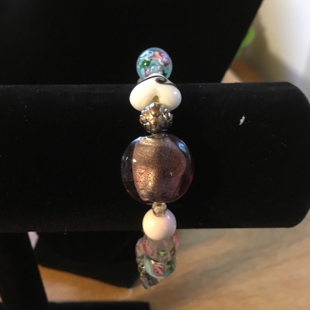 Bracelets - Picture 5 of 6